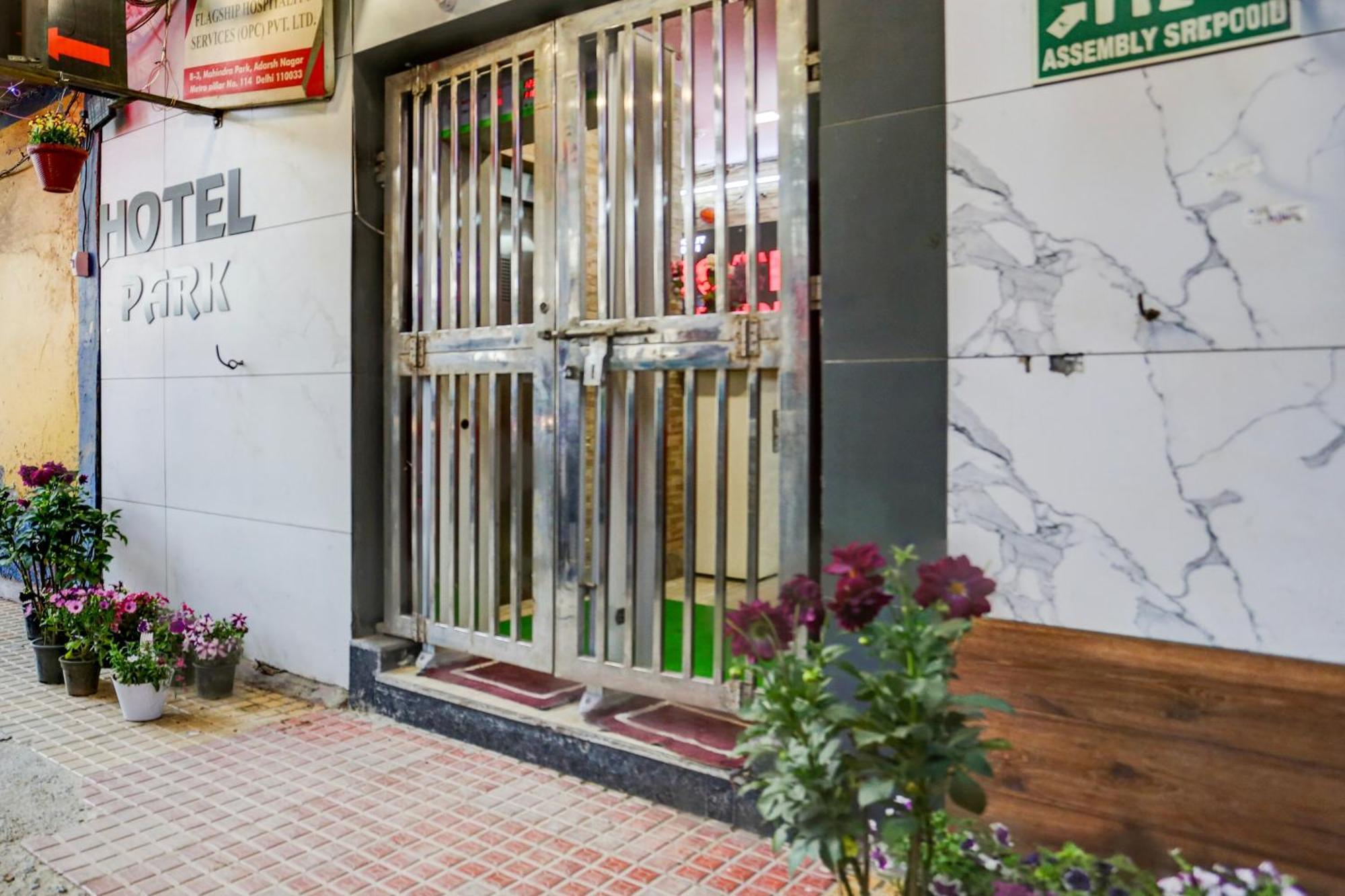 Hotel O Park View Делхи Екстериор снимка