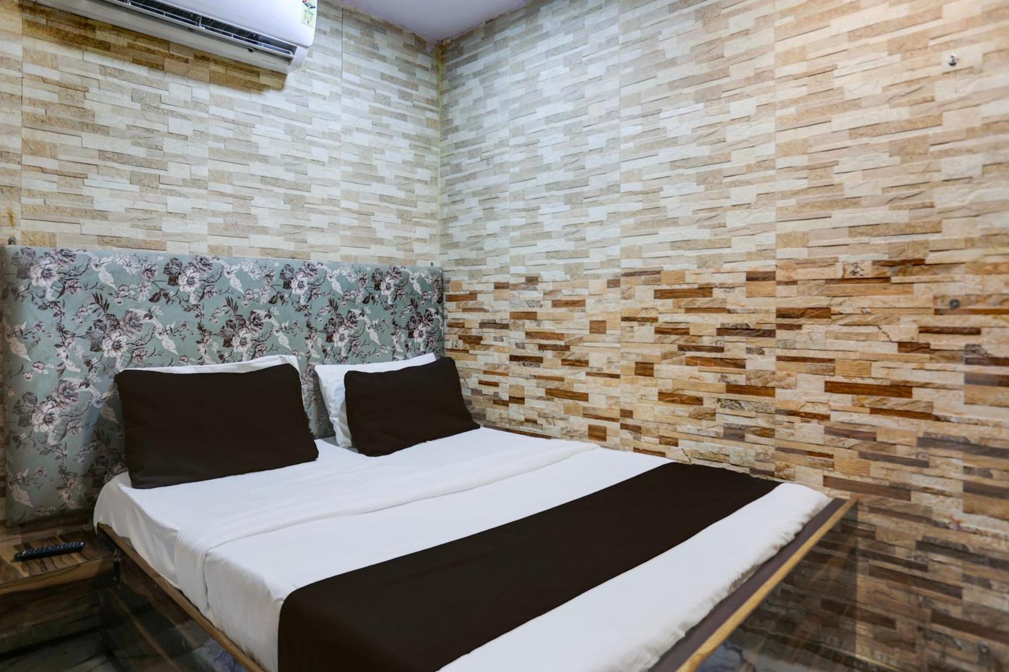 Hotel O Park View Делхи Екстериор снимка