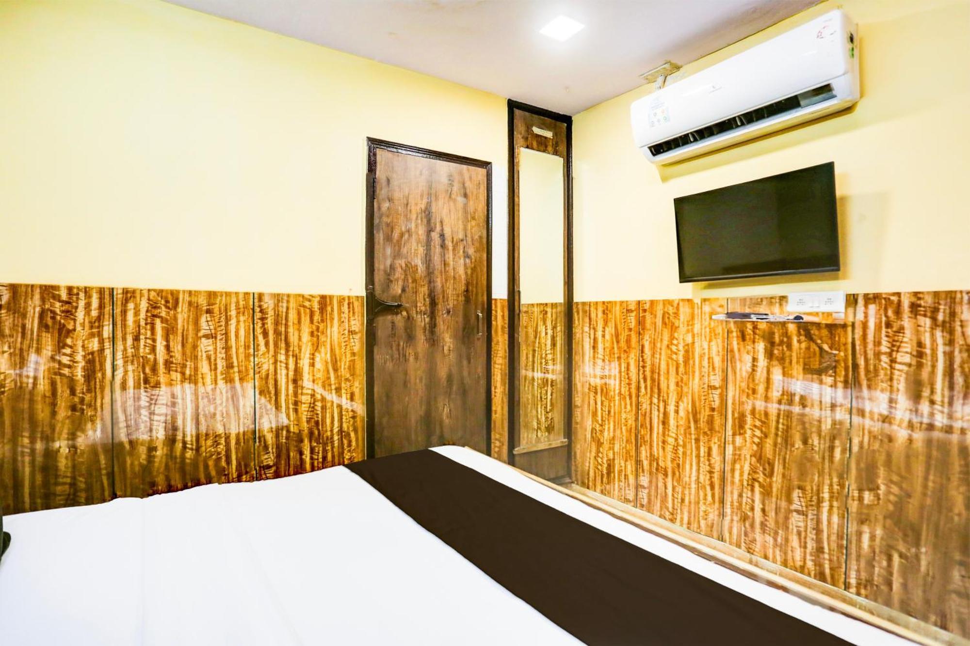 Hotel O Park View Делхи Екстериор снимка