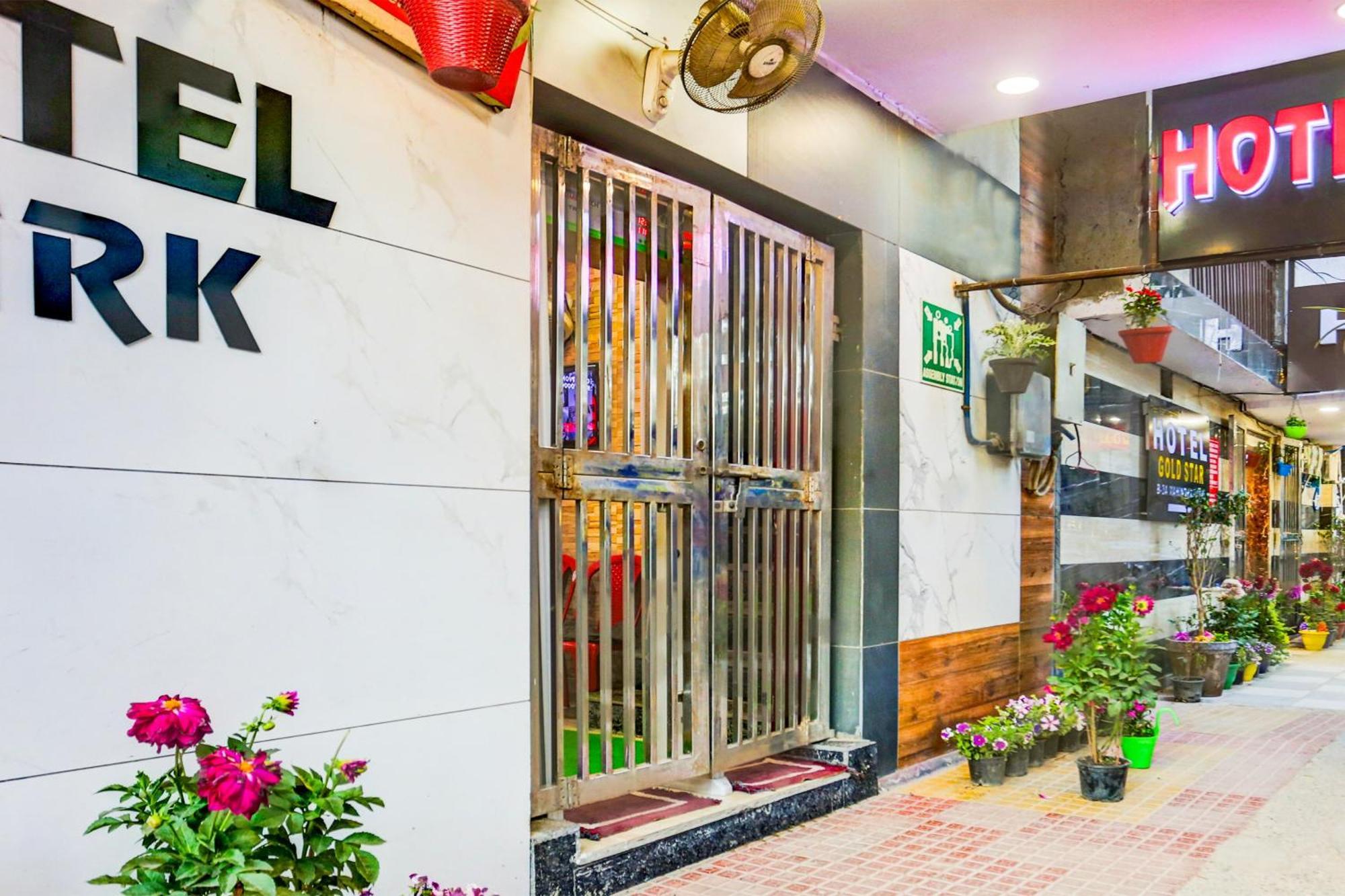 Hotel O Park View Делхи Екстериор снимка