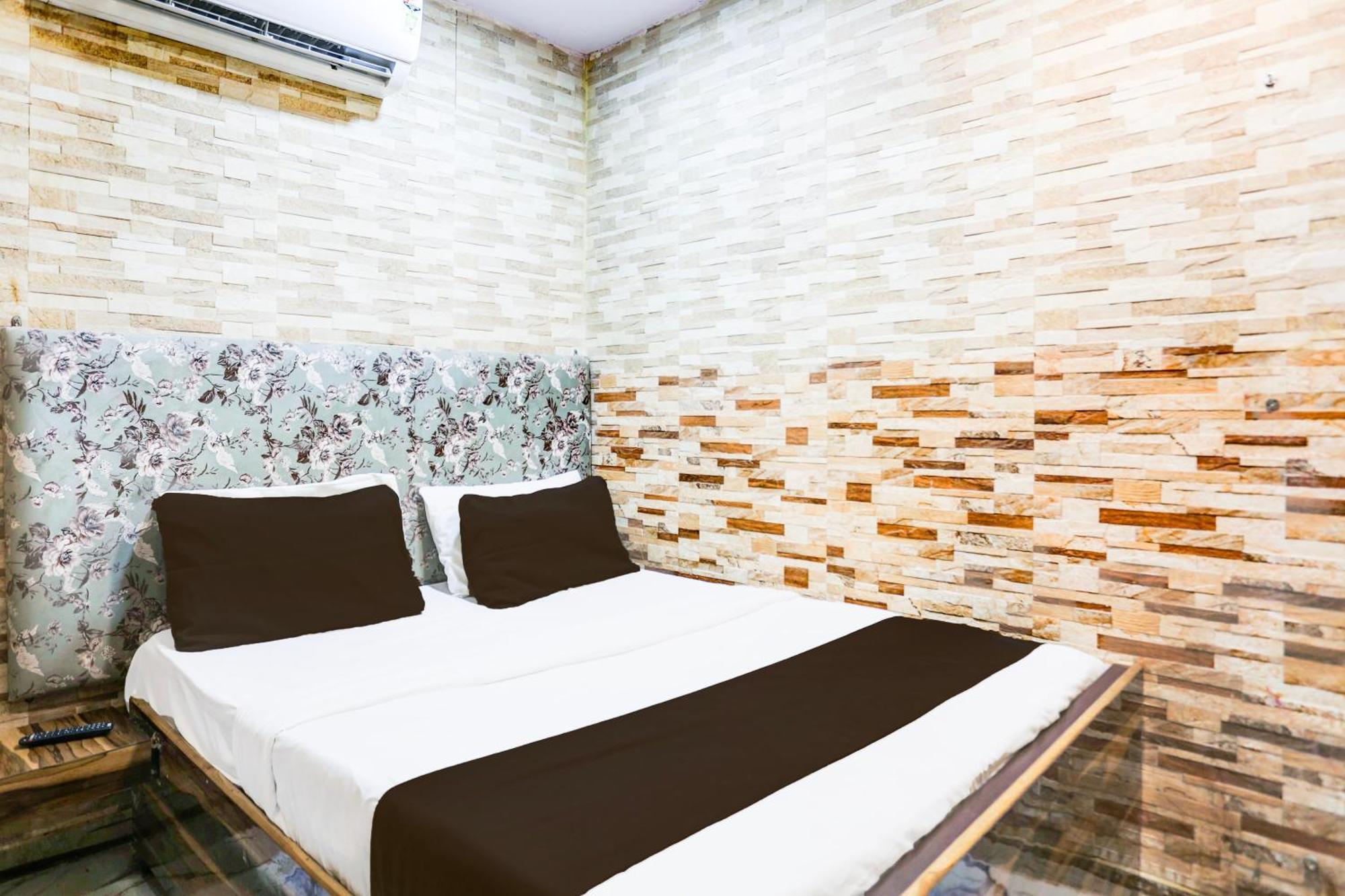 Hotel O Park View Делхи Екстериор снимка