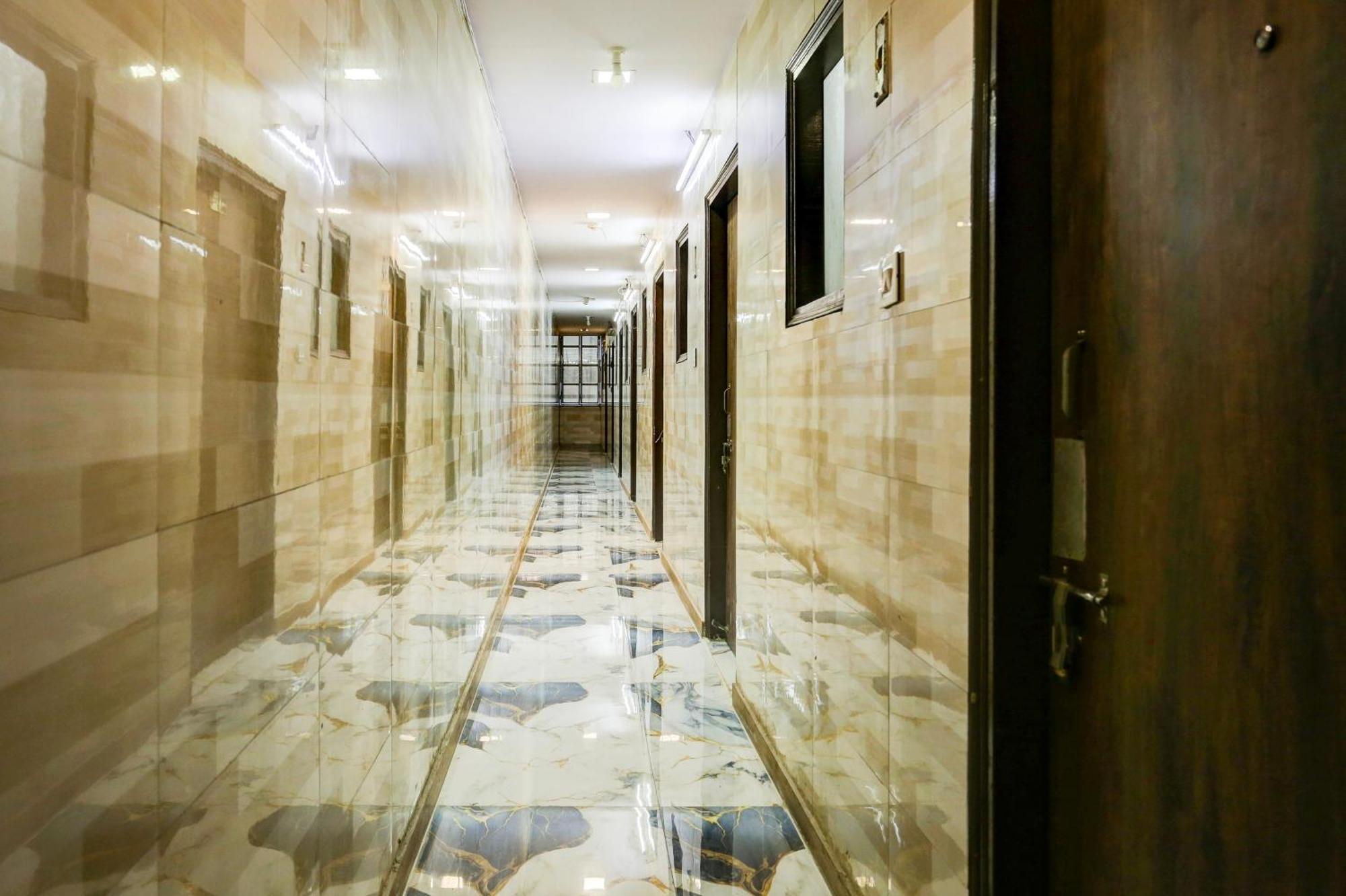 Hotel O Park View Делхи Екстериор снимка